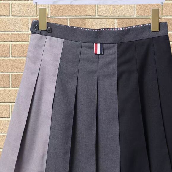 Thom Browne Black and Gray Pleated Skirt - Picture 4 of 4